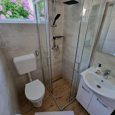 Wunderschoene In 70m Vom Entfernt By Interhome Apartament *