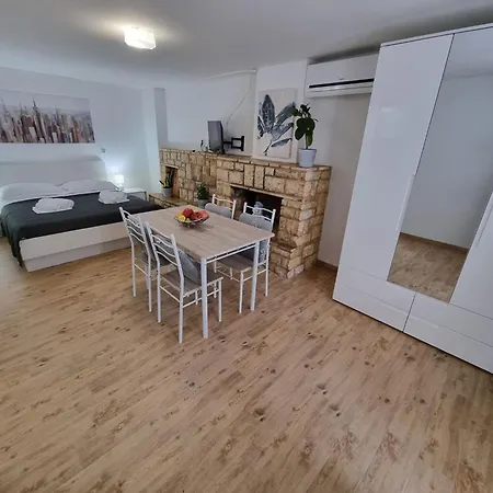 Wunderschoene In 70m Vom Entfernt By Interhome Apartman