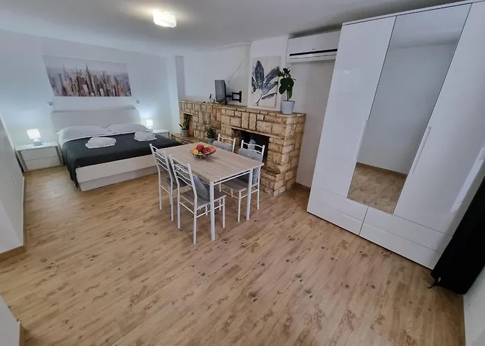 Wunderschoene In 70m Vom Entfernt By Interhome Apartman