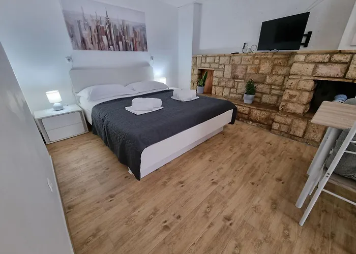 Wunderschoene In 70m Vom Entfernt By Interhome Dramalj